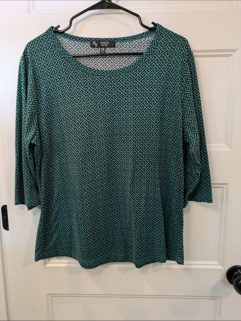 🔴 3/$15 Ashley Blue Teal Geometric Scoop Neck Long Sleeve Top